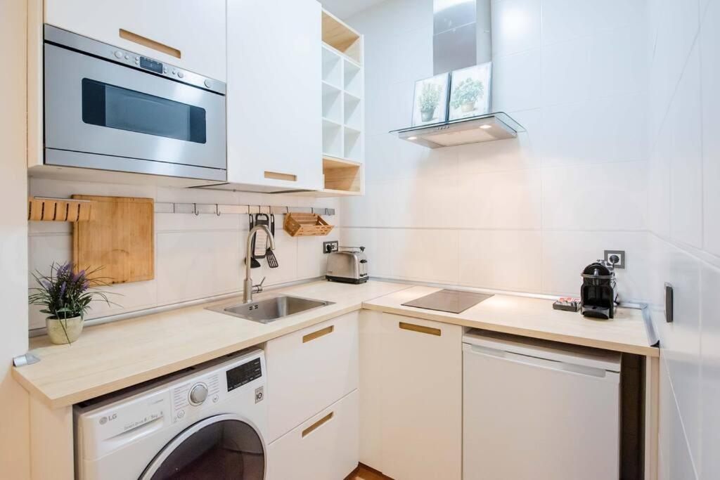 Relaxing Apartment With Parking In The Center By Rems Málaga Eksteriør bilde