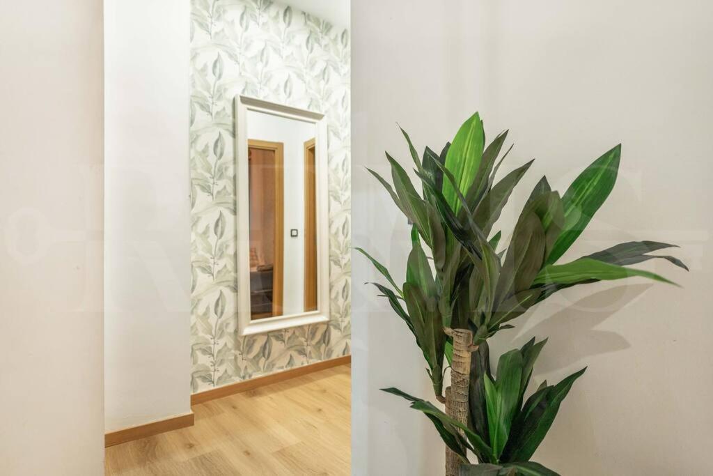 Relaxing Apartment With Parking In The Center By Rems Málaga Eksteriør bilde